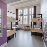 Stayokay Oost Vandrarhem *